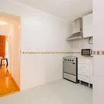 River View 1bdr In Alfama Close To Tram アパート リスボン
