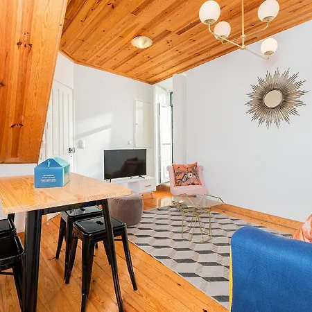 River View 1bdr In Alfama Close To Tram 리스본